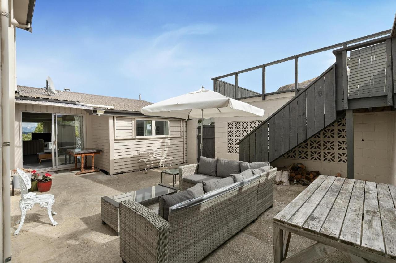 Lake And Mountain View Living Queenstown Exterior photo