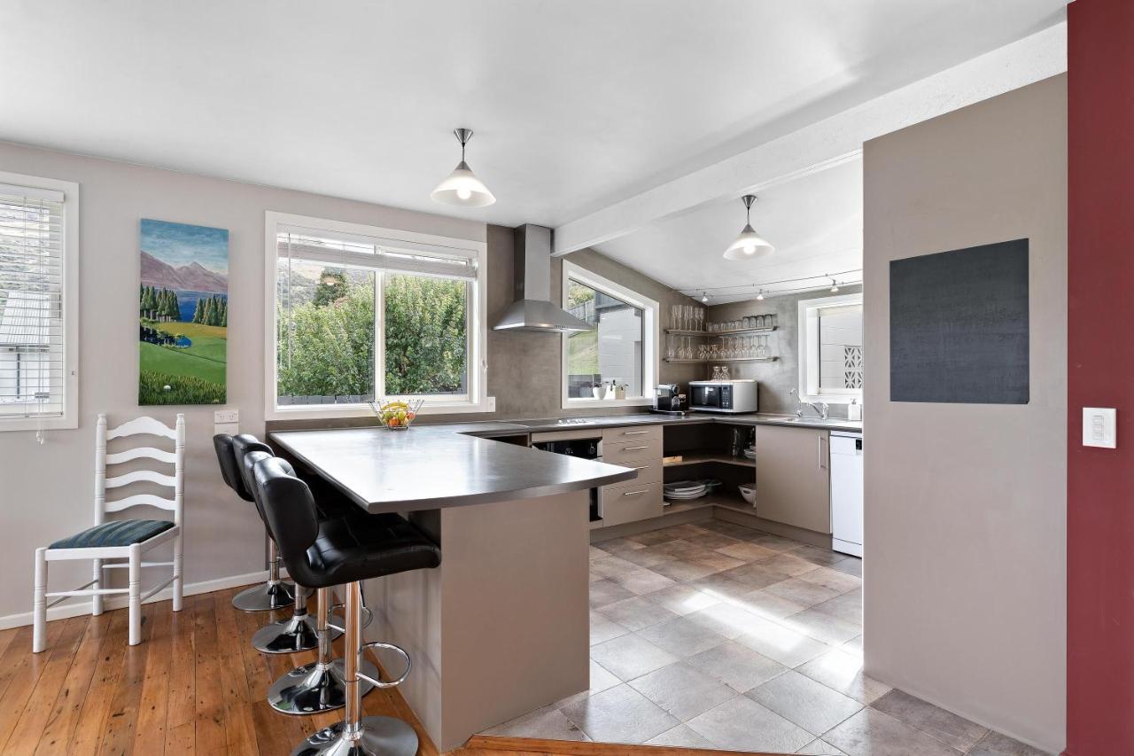 Lake And Mountain View Living Queenstown Exterior photo