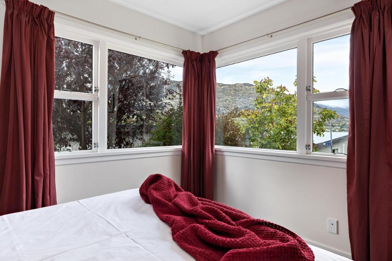 Lake And Mountain View Living Queenstown Exterior photo